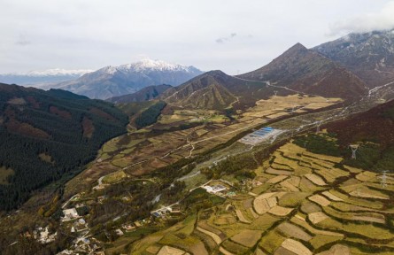 “后進村”變身“打卡地” ——青海省貴德縣關(guān)加村繪出鄉(xiāng)村振興新圖景